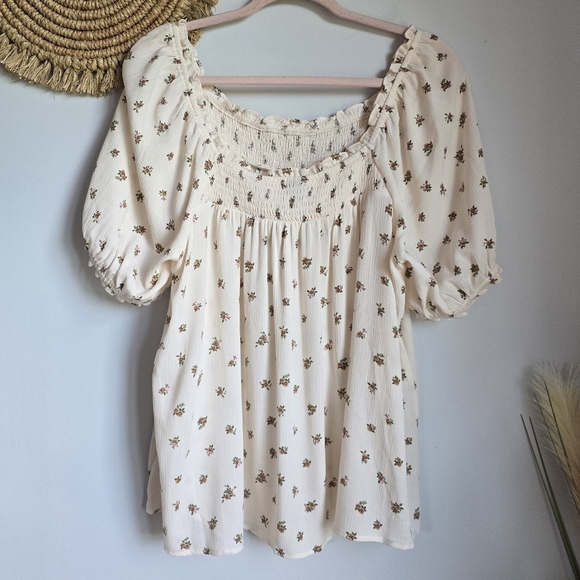 Torrid, Washable Gauze Ivory Ditsy Floral Dew Smocked Yoke Peasant Top SZ 1X - Picture 6 of 12